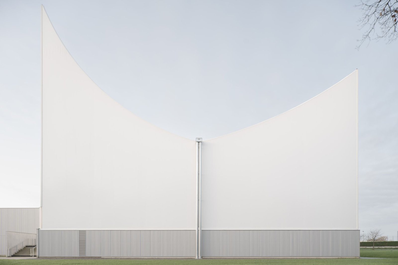 Onze04 arquitectes Complejo deportivo cultural Juan Cardona AeB (10)