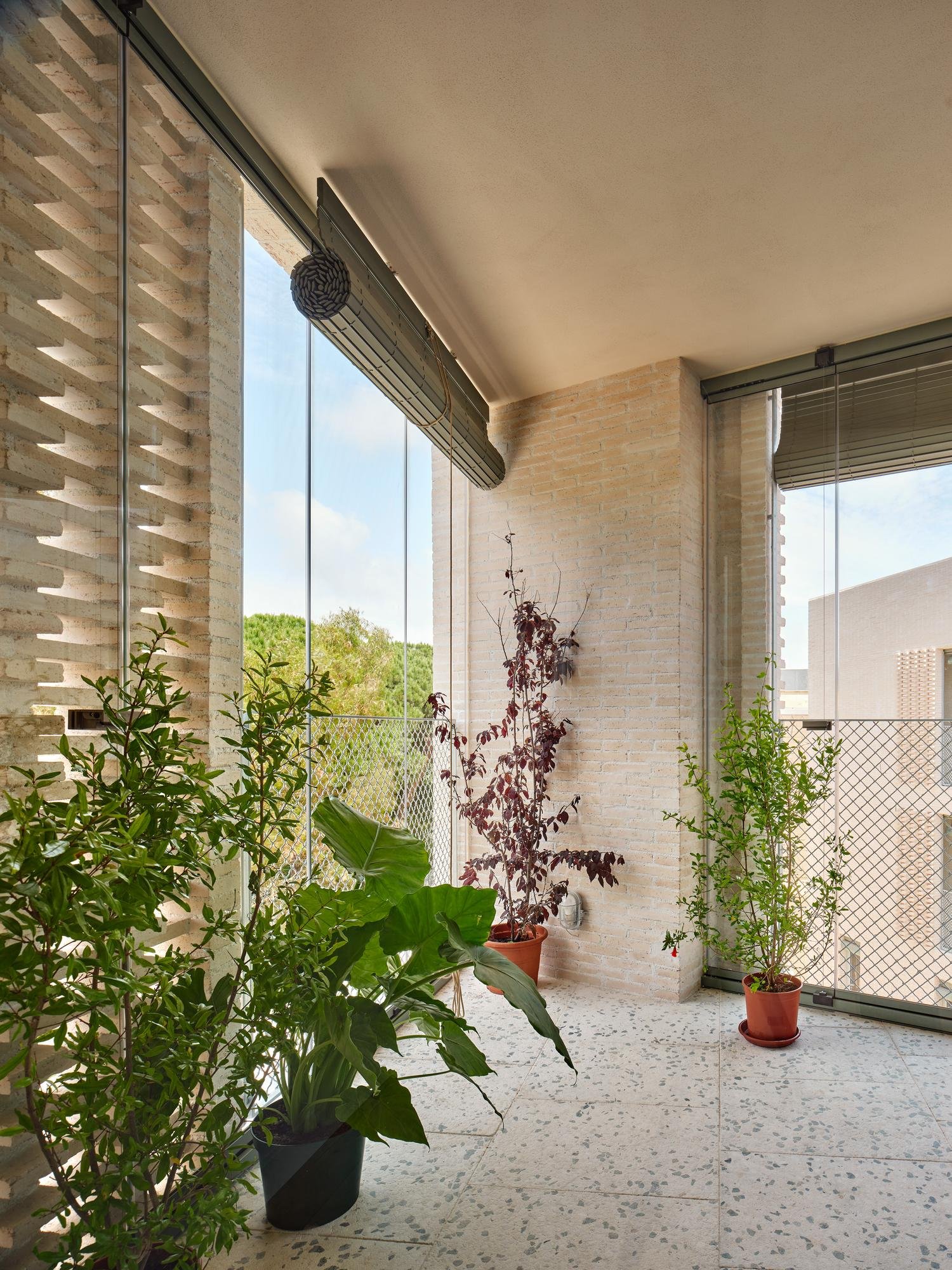 Peris + Toral – 40 Viviendas sociales en Masnou Air Passage (José Hevia) (12)