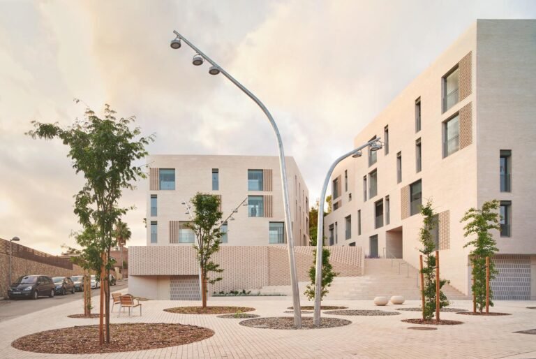 Peris + Toral – 40 Viviendas sociales en Masnou Air Passage (José Hevia) (5)