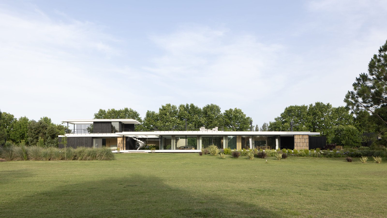 Meneghetti Arquitectos &ndash; Casa Golf (Fernando Schapochnik) (1)