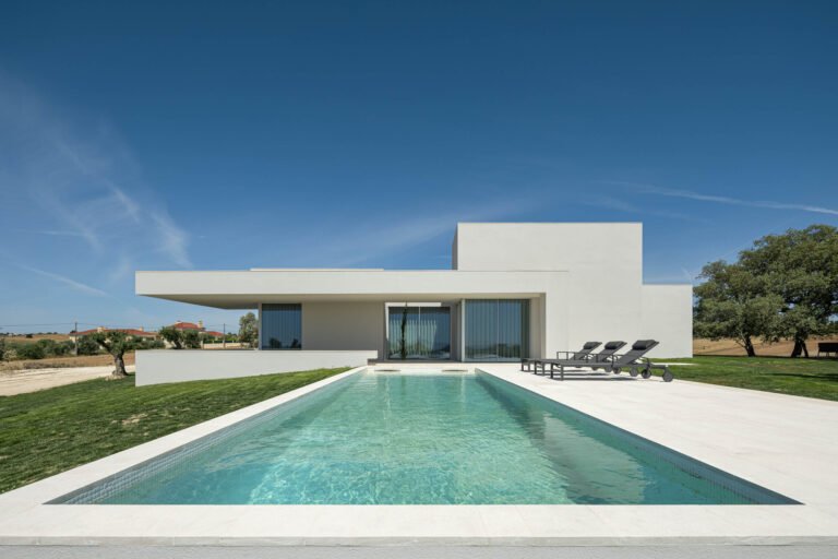 Casa na Romeira arquitectura DP Arquitectos e fotografia Ivo Tav