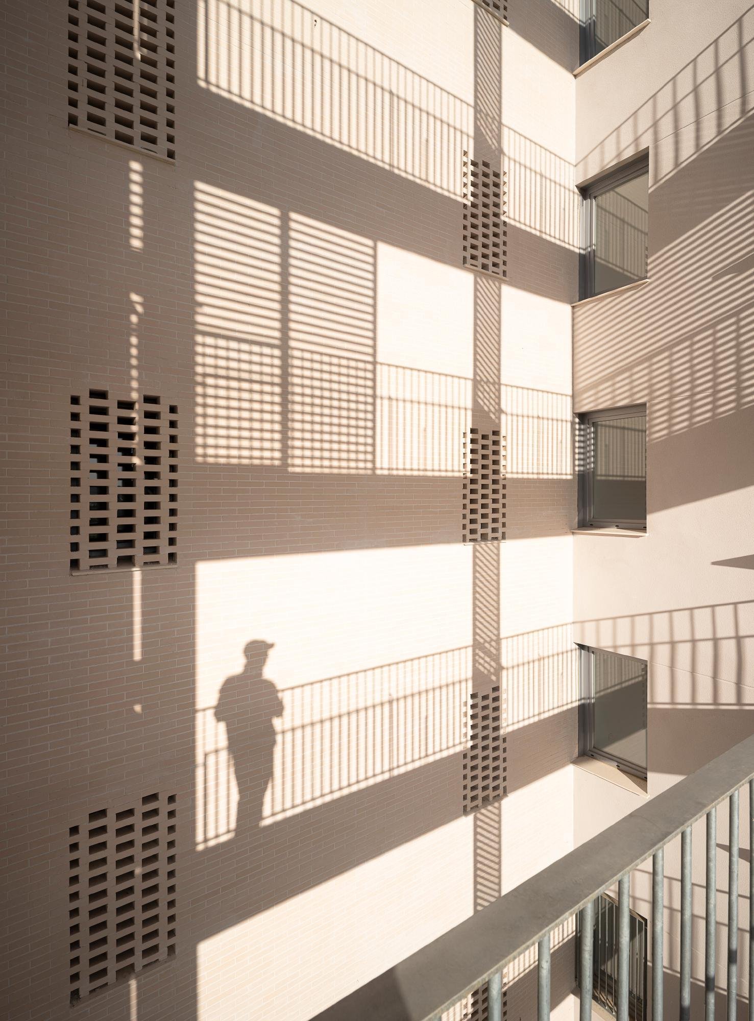 Studio Pr&aacute;ctica + Daroca Arquitectos &ndash; 125 Viviendas Sociales en Sevilla (Fernando Alda) AeB (22)