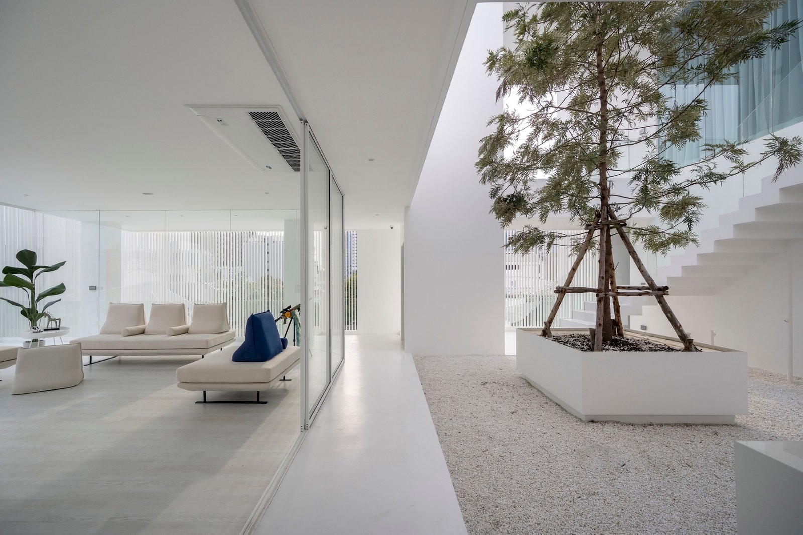Unknown Surface Studio – Casa Lienzo (Rungkit Charoenwat) (4)