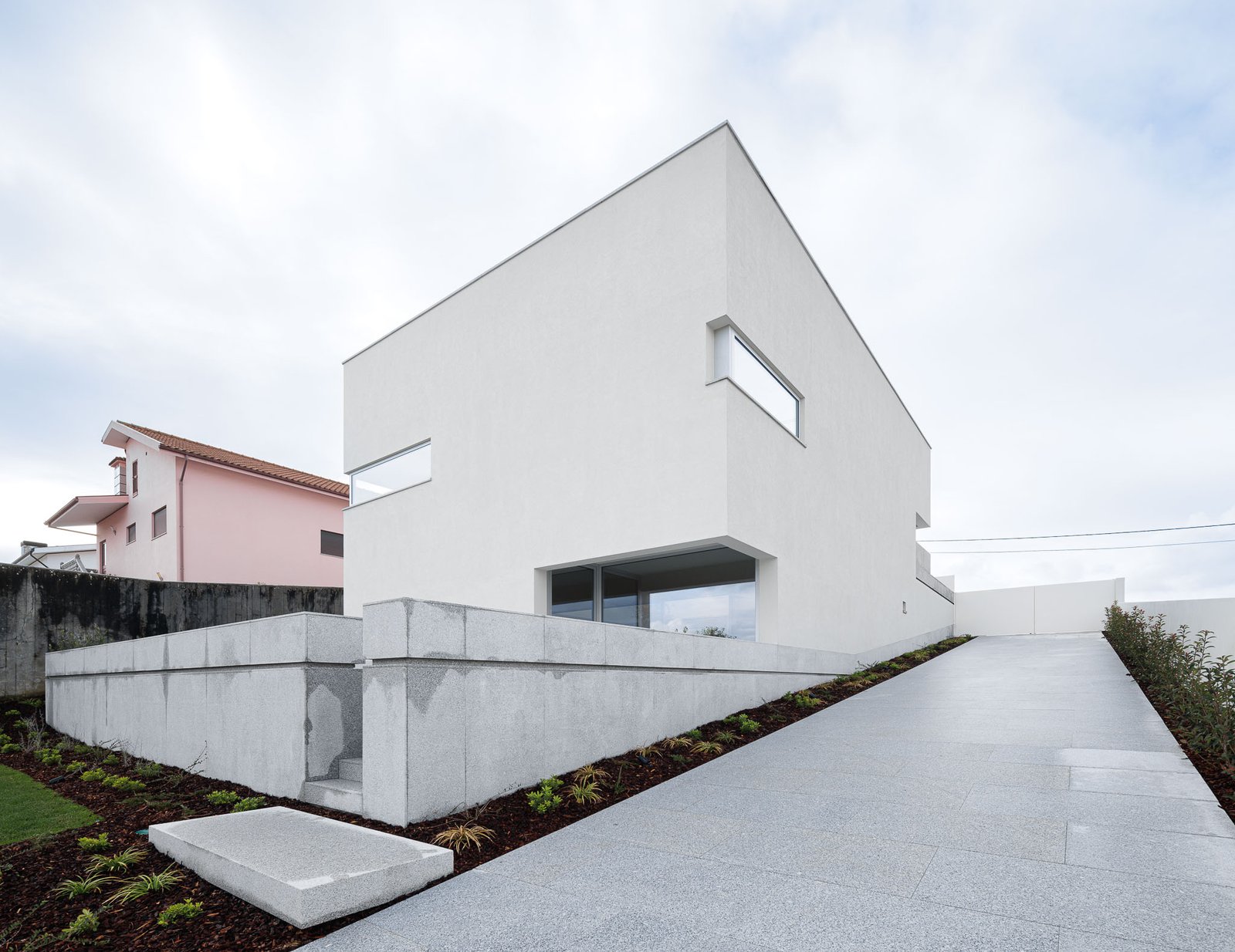 Casa em Santa Marinha em Lousada com Arquitectura Helder Rocha A