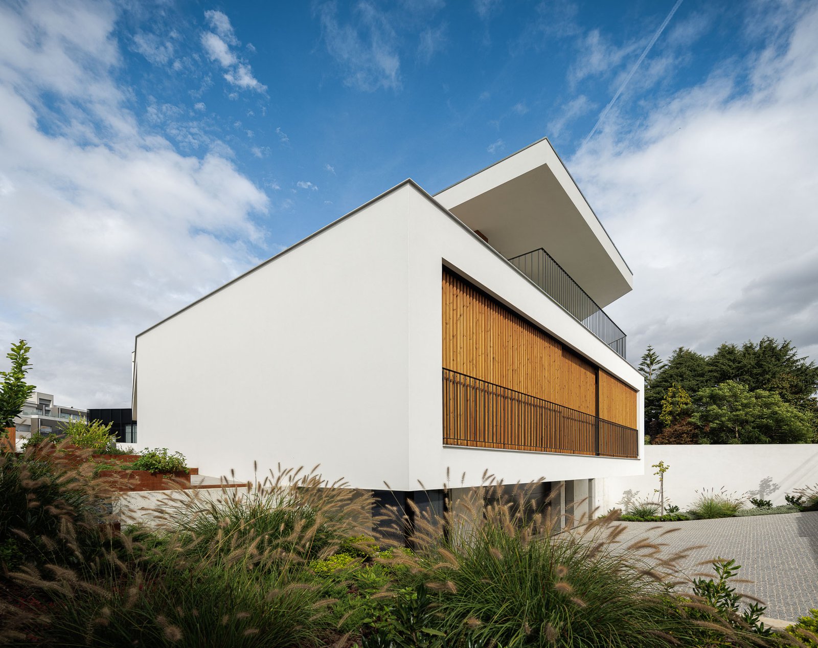 Casa RP em Santa Maria da Feira com Arquitectura Lopes da Costa