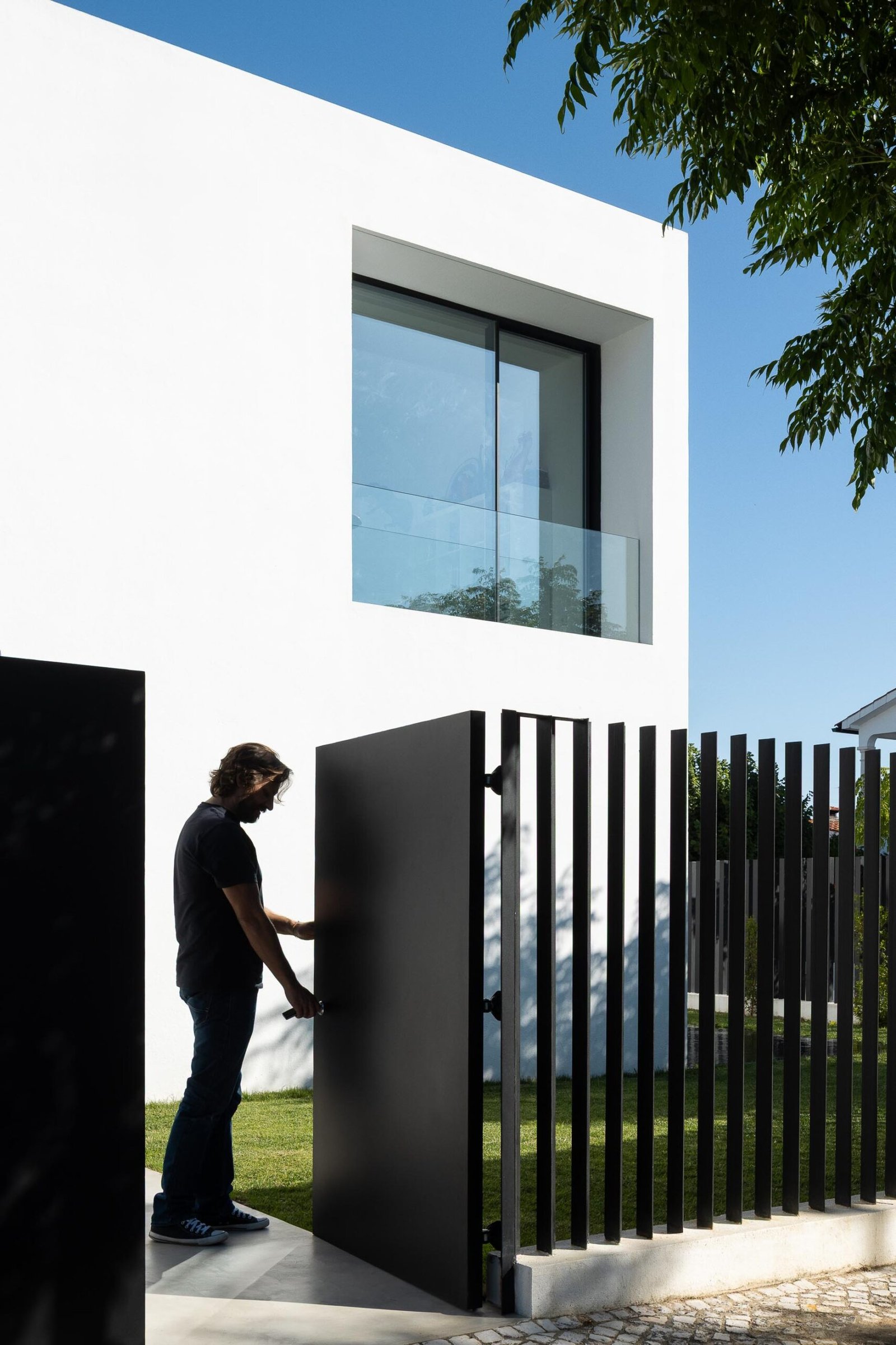 Casa DR com Arquitectura NMDarq e fotografias de Ivo Tavares