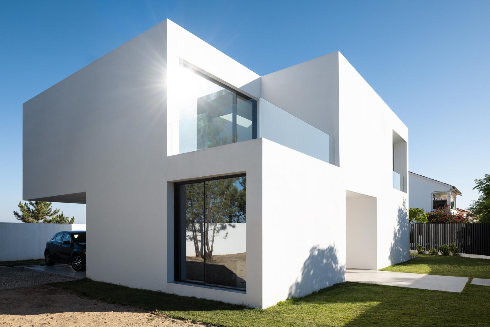 Casa DR com Arquitectura NMDarq e fotografias de Ivo Tavares