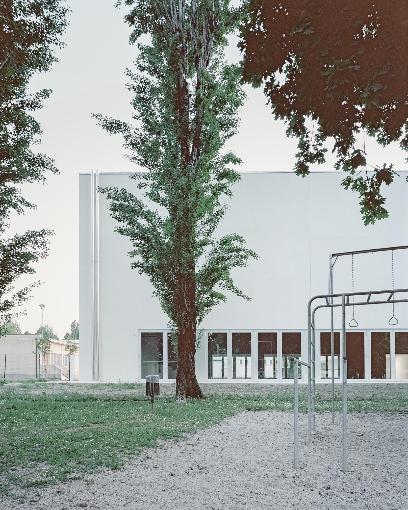 Belfanti + Malacarne – Gimnasio de colegio (Aldo Amoretti) (12)