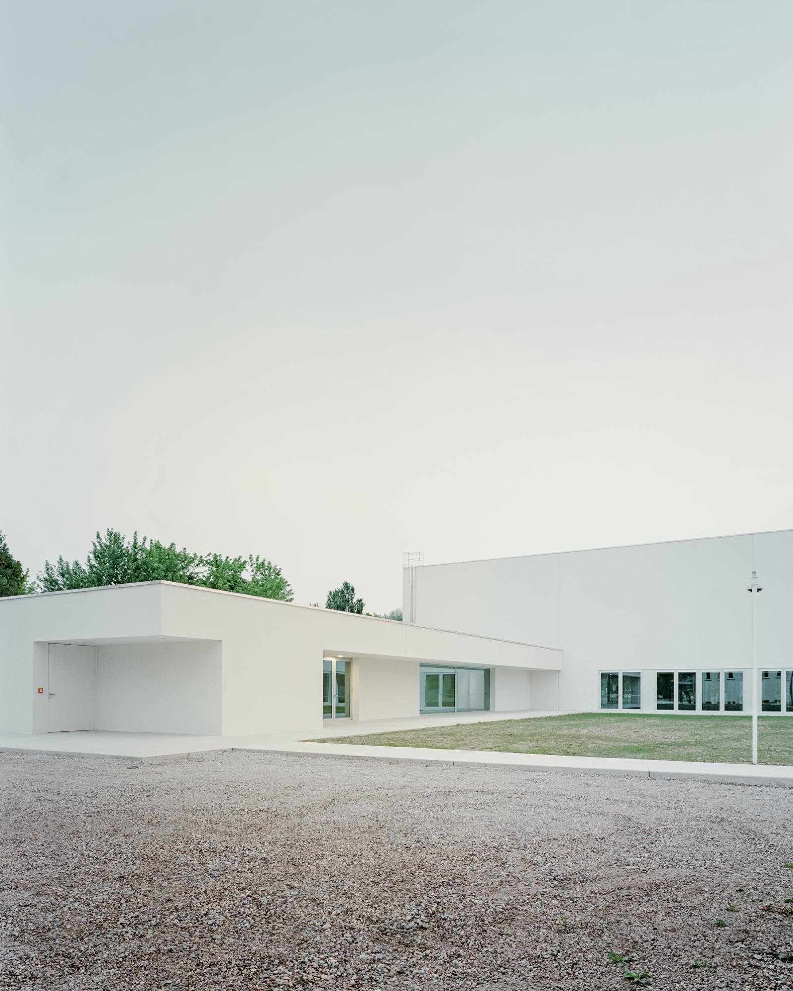 Belfanti + Malacarne – Gimnasio de colegio (Aldo Amoretti) (2)