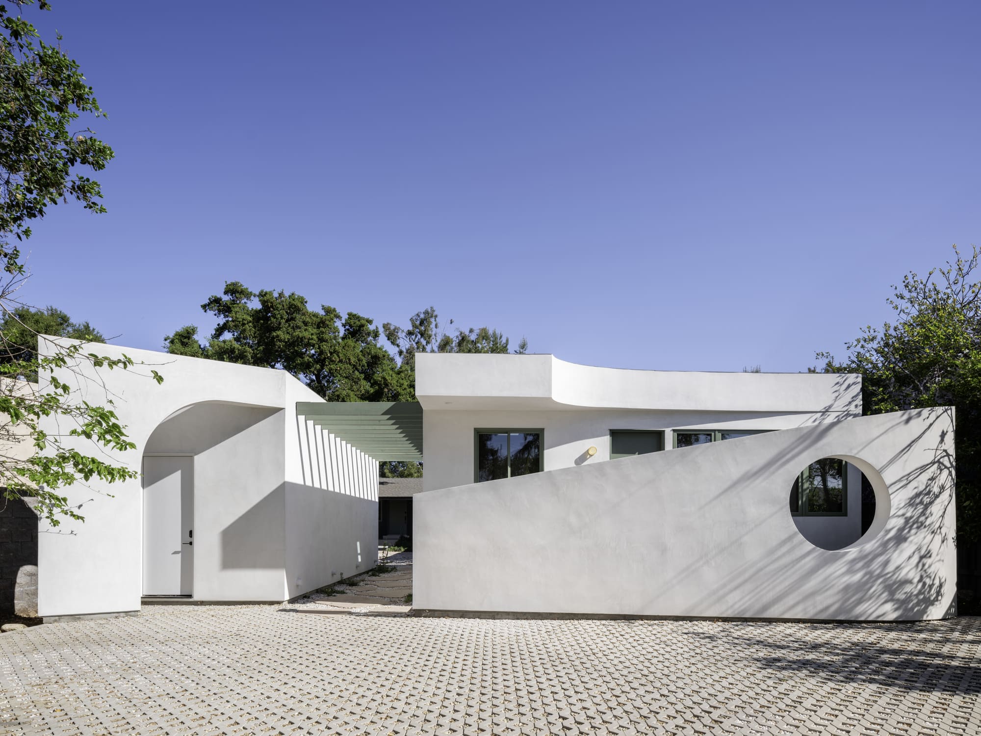 Cover Architecture – Moongate ADU (Leonid Furmansky) AeB (3)