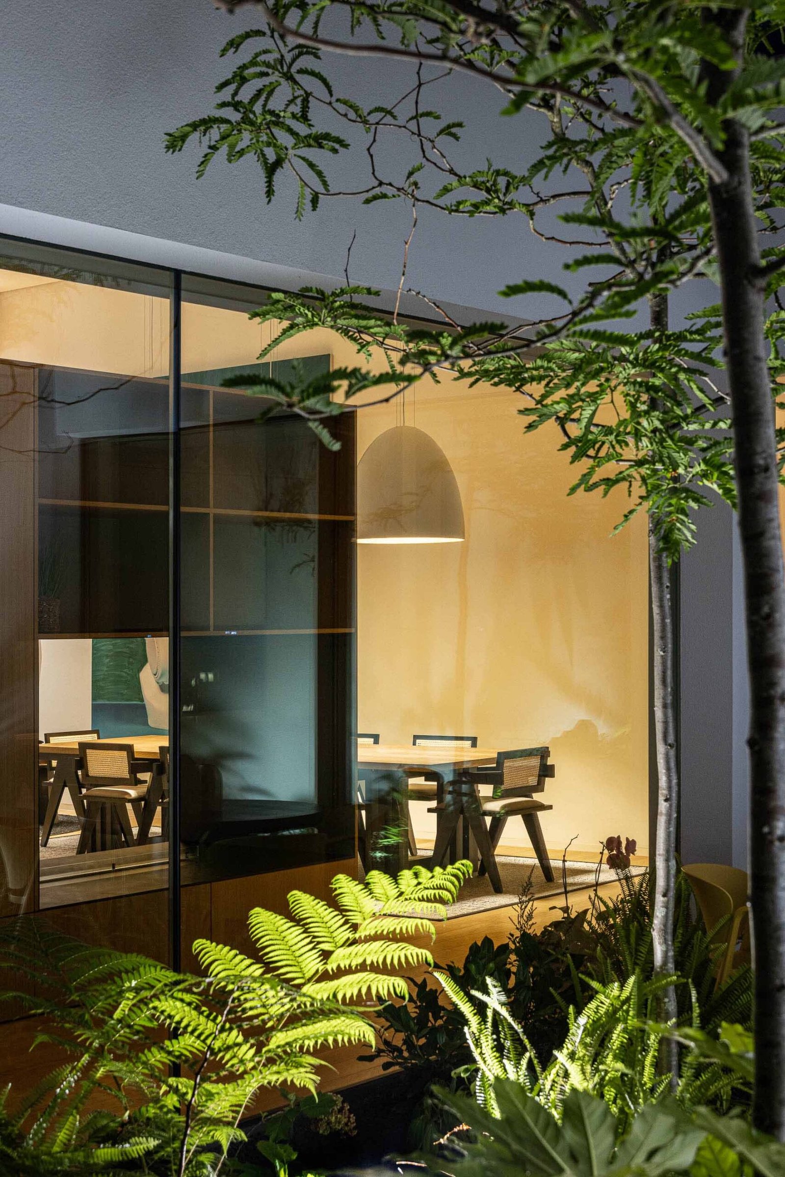 Casa Aurea com arquitetura Stu.dere e fotografia Ivo Tavares