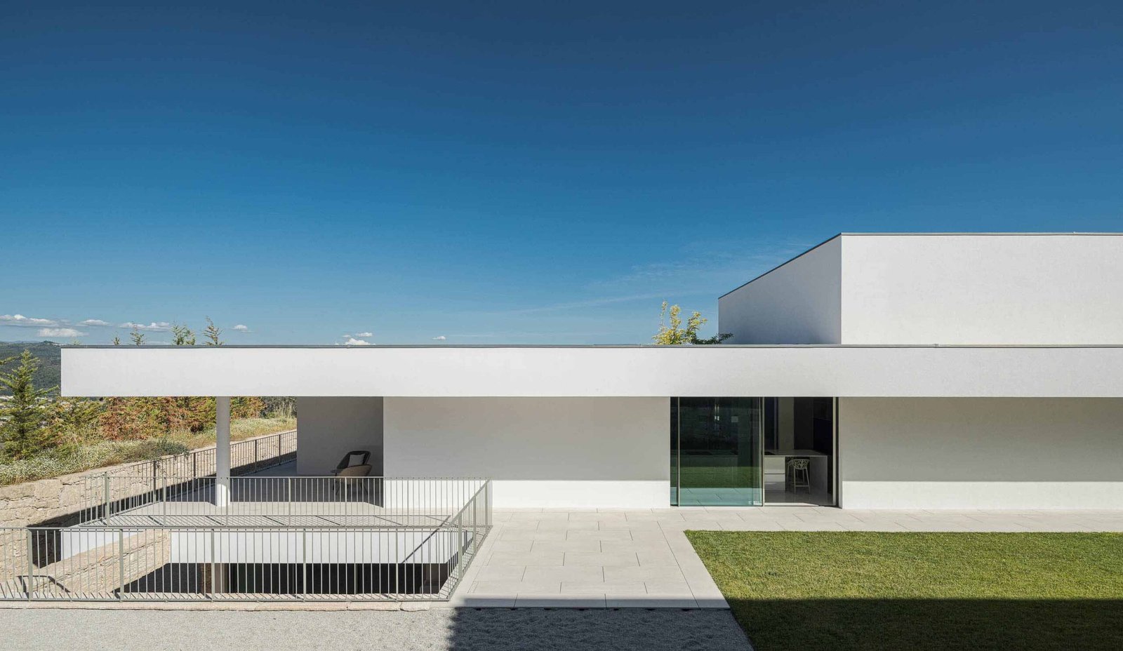 Casa Aurea com arquitetura Stu.dere e fotografia Ivo Tavares