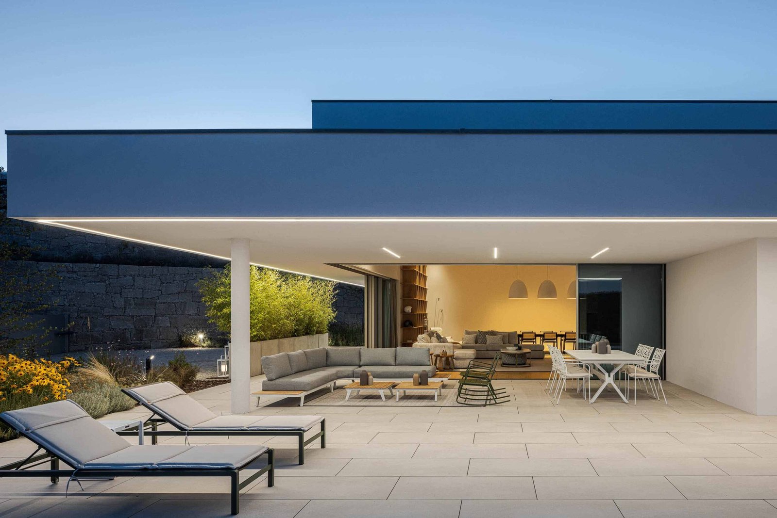 Casa Aurea com arquitetura Stu.dere e fotografia Ivo Tavares