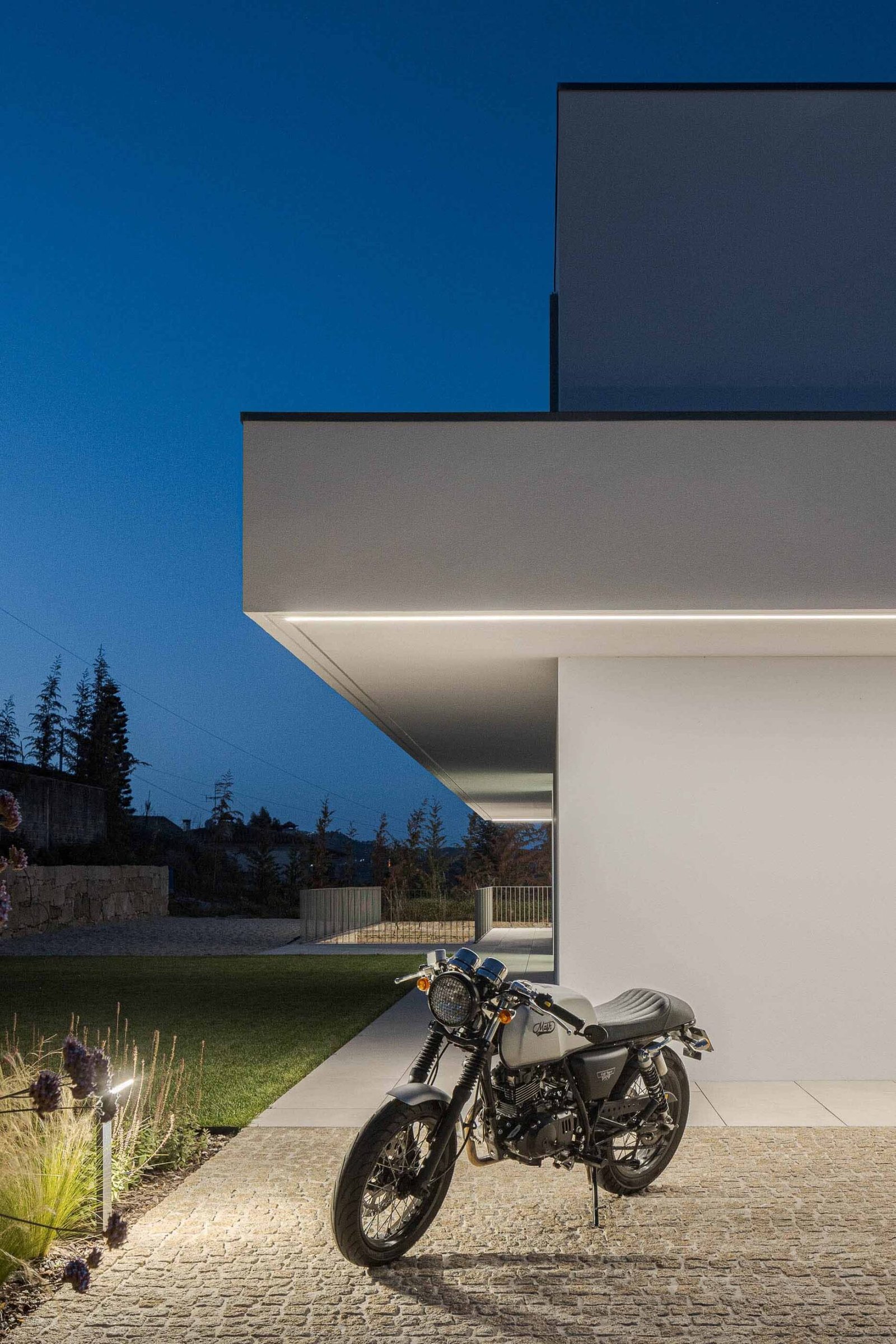 Casa Aurea com arquitetura Stu.dere e fotografia Ivo Tavares