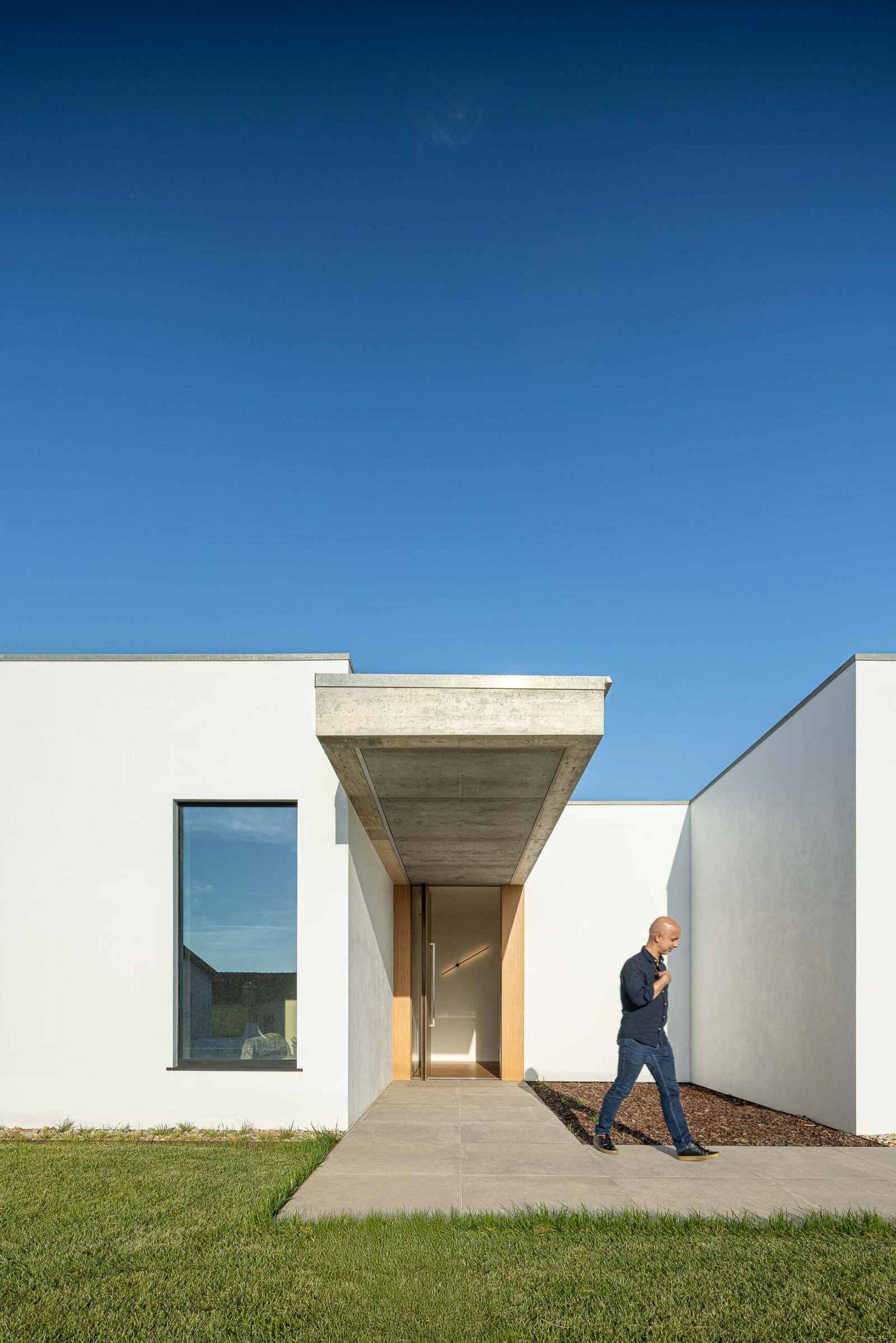 CS House com arquitetura WALLA e fotografia Ivo Tavares