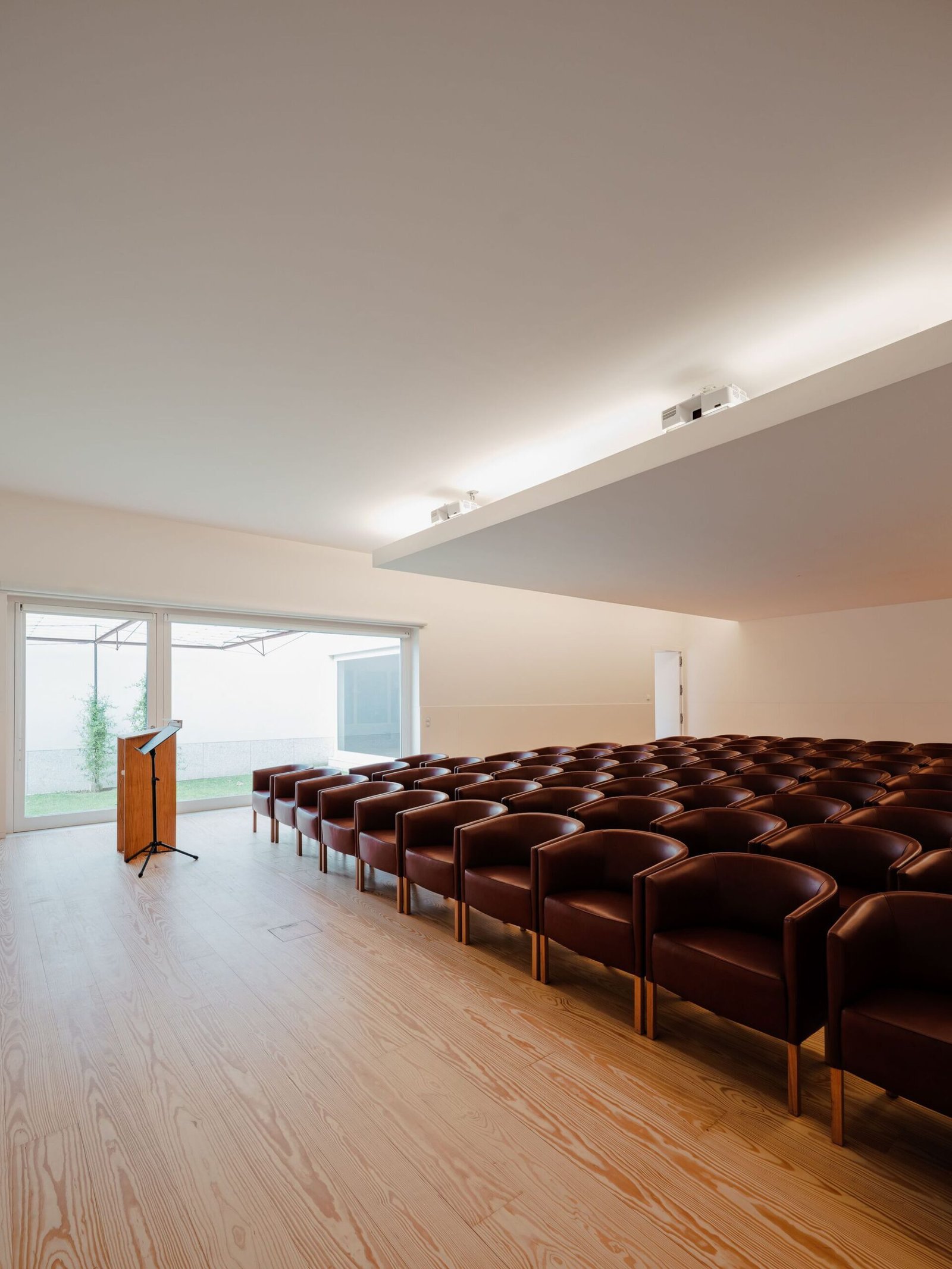 casa-sede-da-fundacao-gramaxo-alvaro-siza-vieira_20
