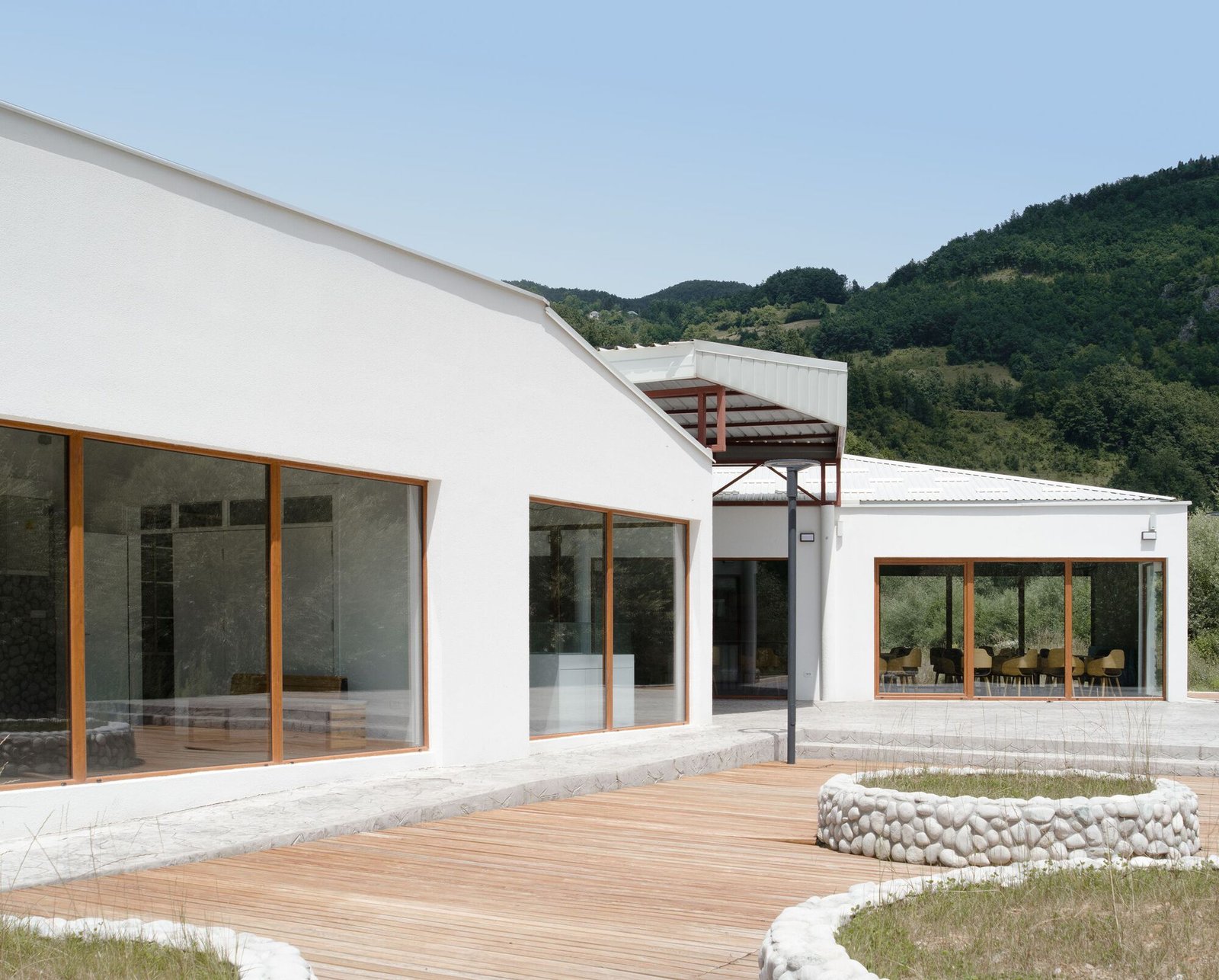 Centro_Visitantes_Đalovića_Pećina_AeB (15)