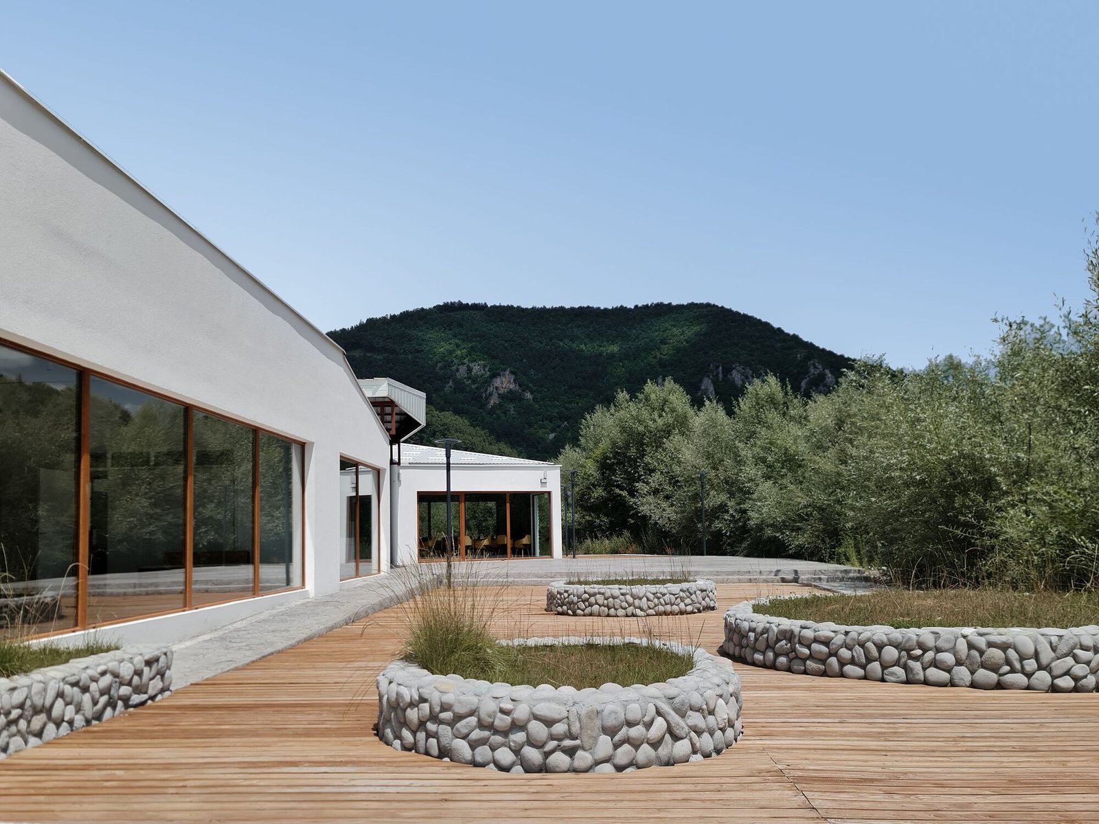 Centro_Visitantes_Đalovića_Pećina_AeB (20)