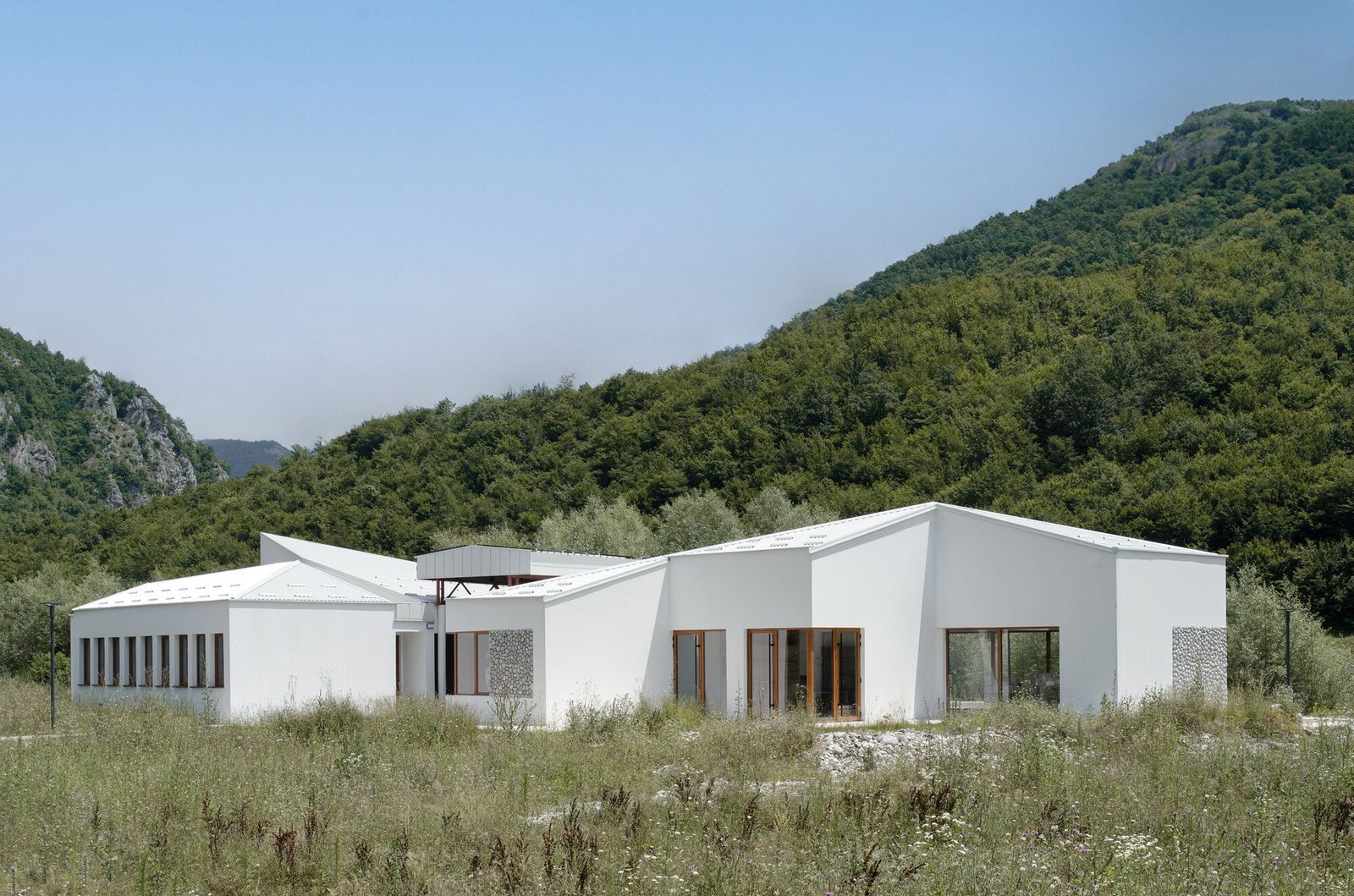 Centro_Visitantes_Đalovića_Pećina_AeB (9)