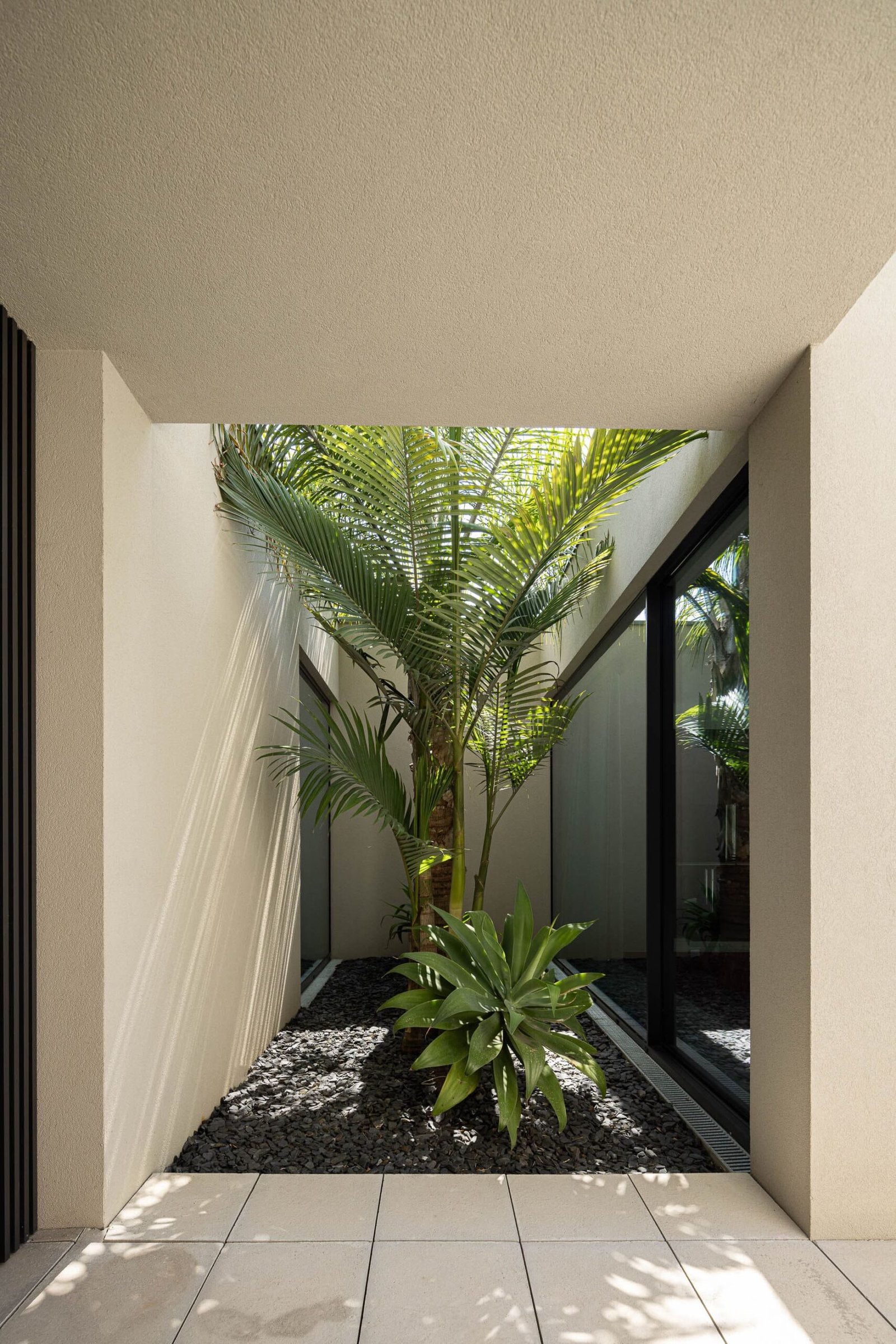 Inception_Architects_Studio_Casa_HC_Ivo_Tavares_Studio_AeB (2)