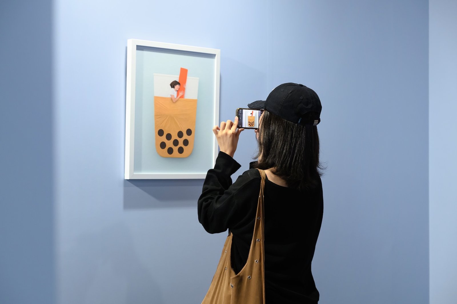 Instalaci&oacute;n Strawordinary de Anna Dev&iacute;s y Daniel Rueda inspirada en el bubble tea