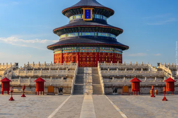Templo del Cielo de Pek&iacute;n, uno de los conjuntos arquitect&oacute;nicos hist&oacute;ricos m&aacute;s emblem&aacute;ticos de la capital china