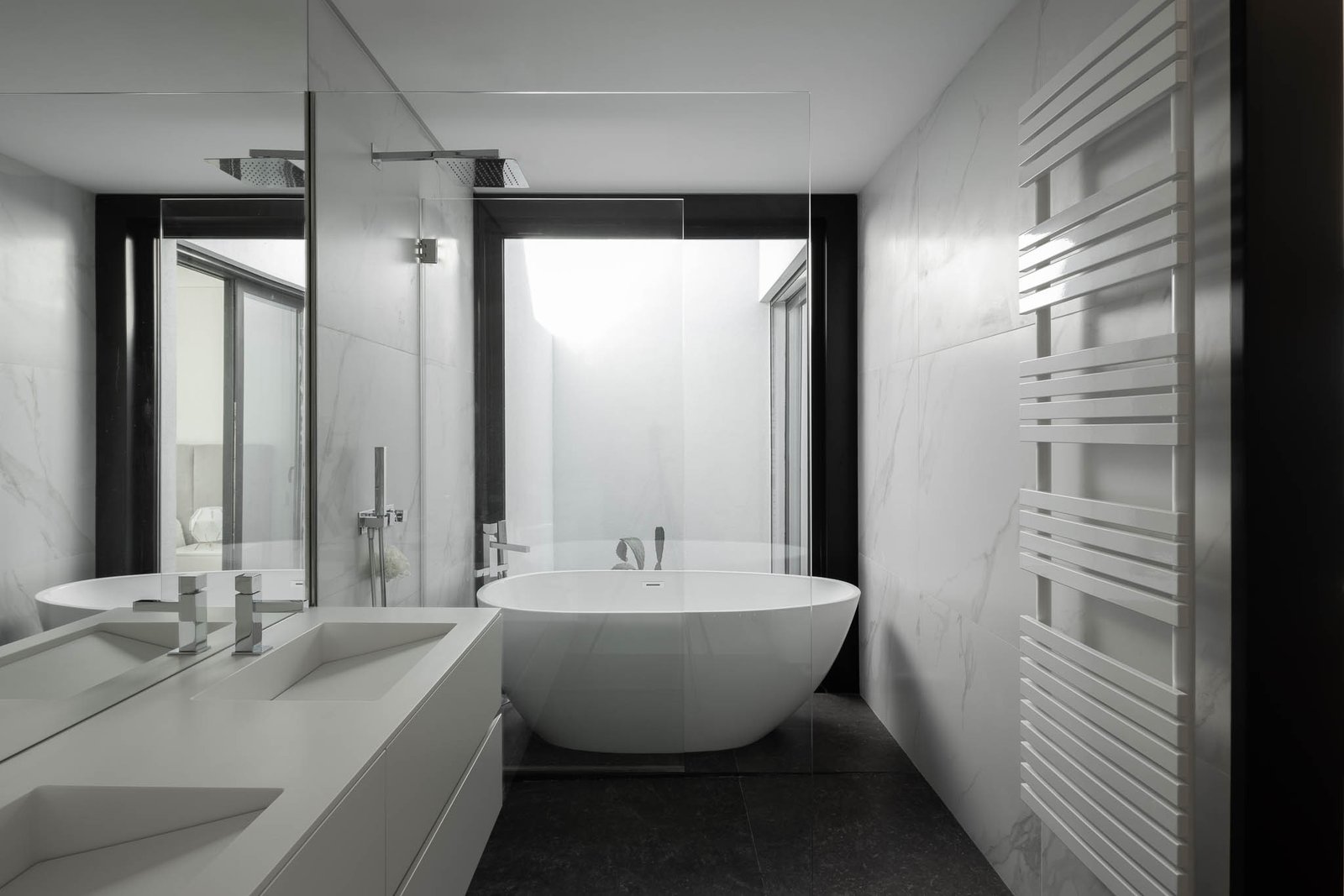 Casa Tilt em Gondomar com arquitectura Mutant e fotografias de I