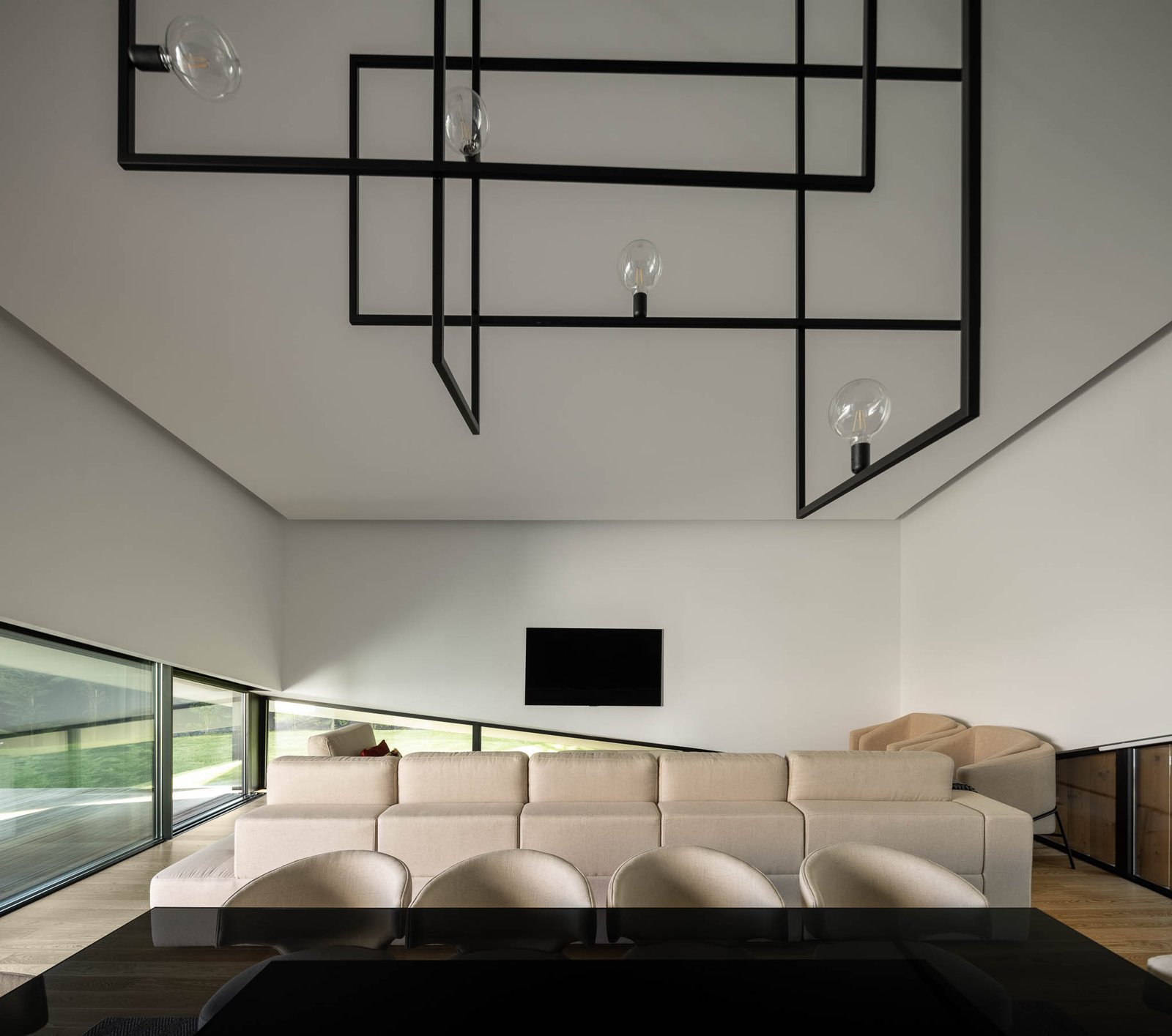 Casa Tilt em Gondomar com arquitectura Mutant e fotografias de I