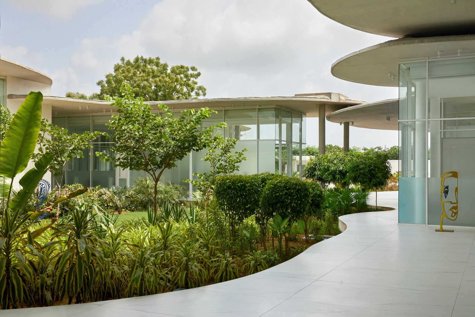 amoeba-office-hiren-patel-architects_1