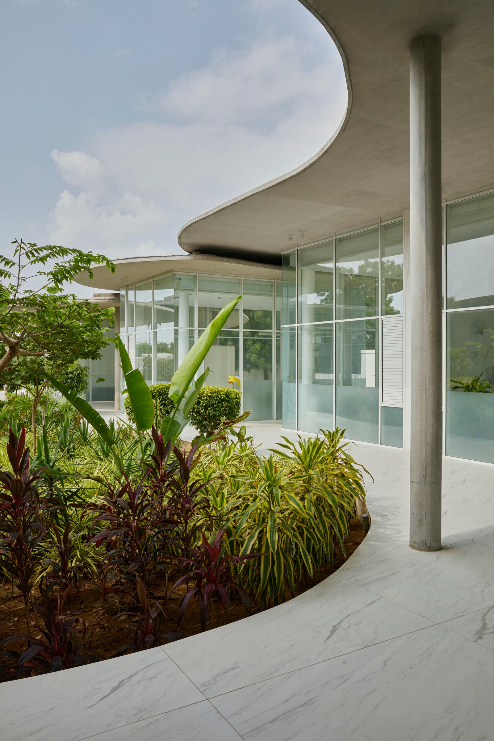 amoeba-office-hiren-patel-architects_12