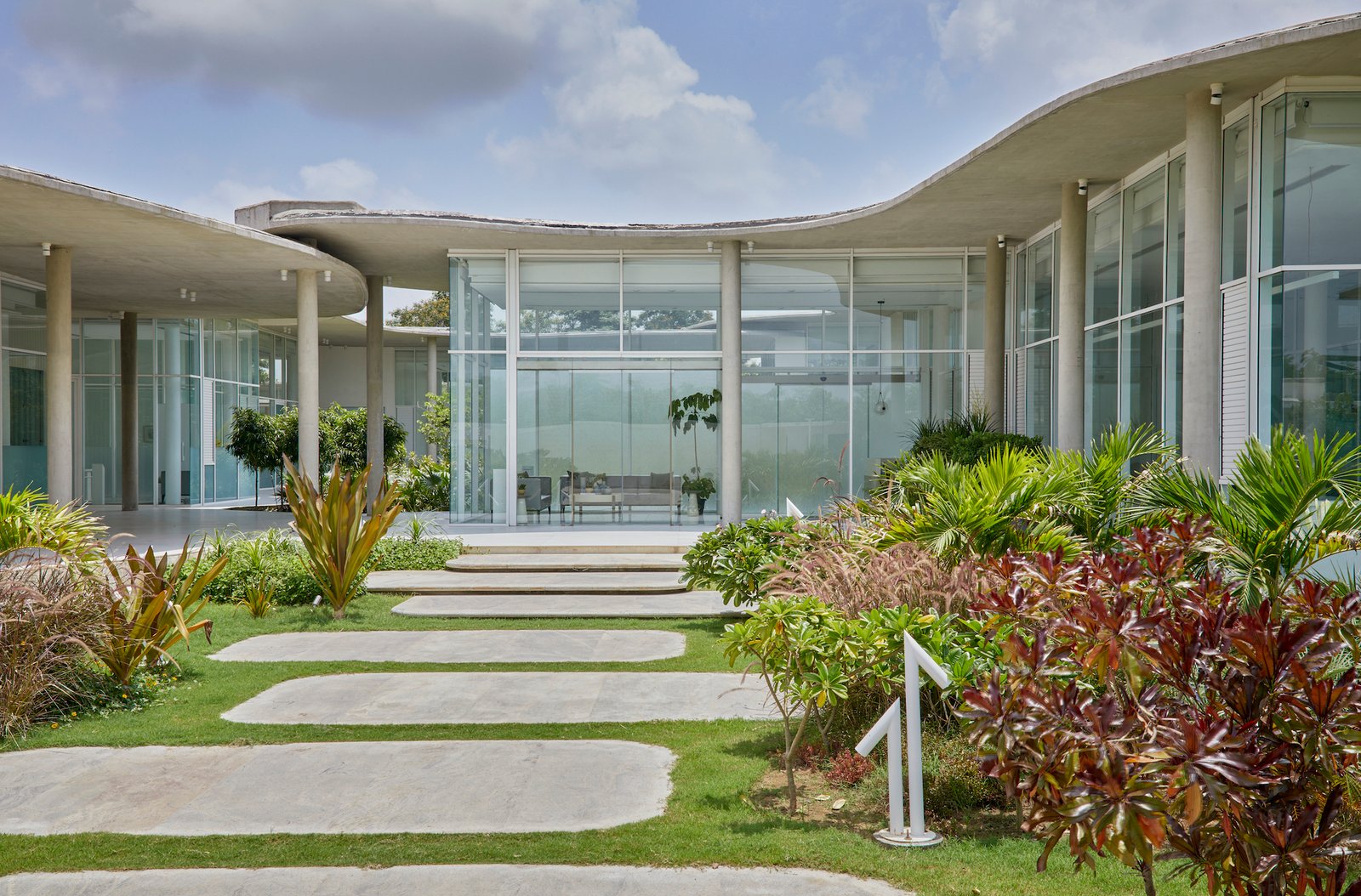 amoeba-office-hiren-patel-architects_7