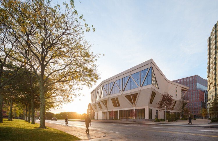 David Rubenstein Treehouse de Studio Gang en Harvard con estructura de madera masiva