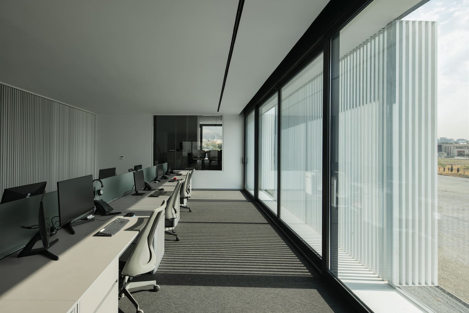 NOIR_Office_Oficina_Rahyaft_Deed_Studio_AeB (11)