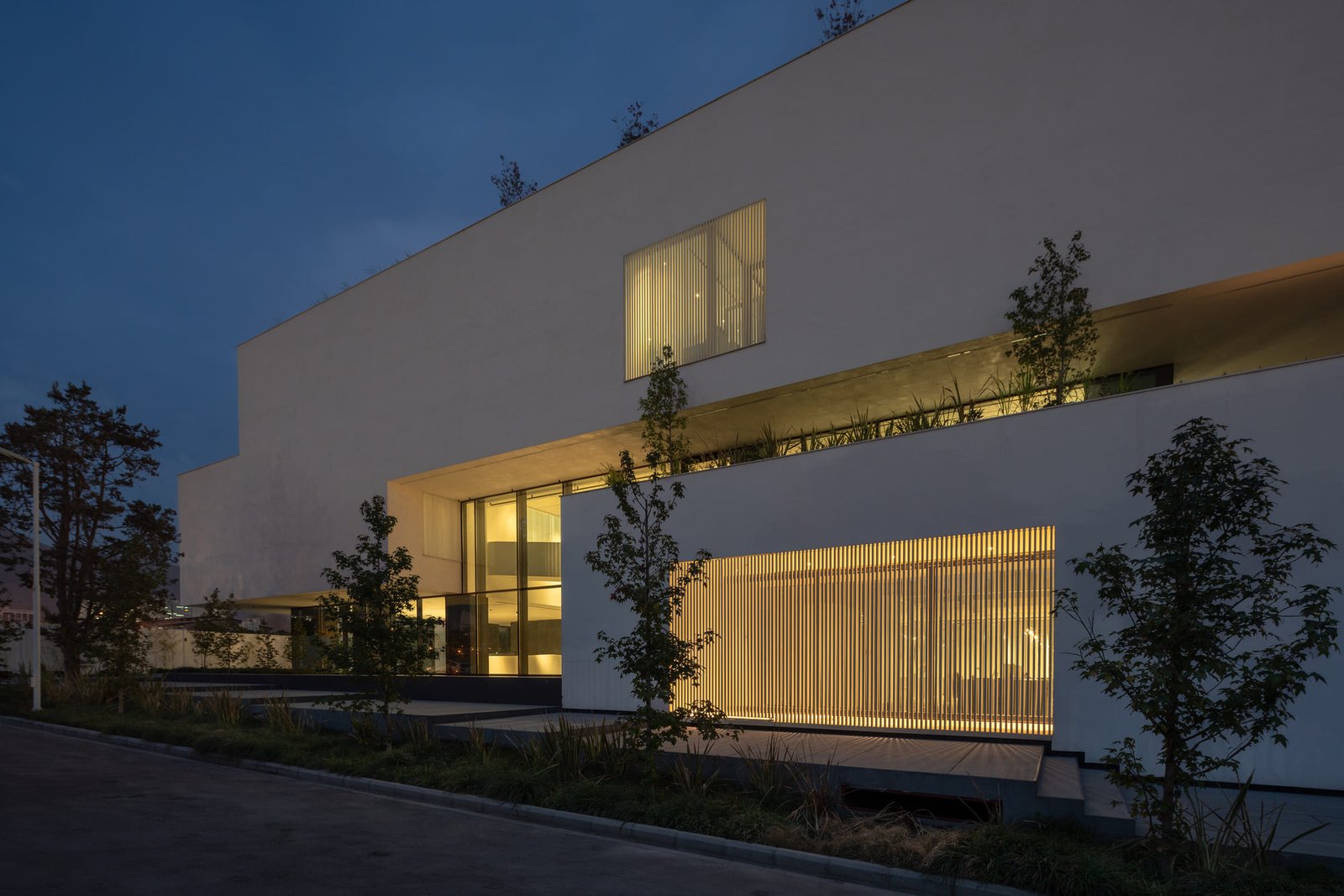 NOIR_Office_Oficina_Rahyaft_Deed_Studio_AeB (22)