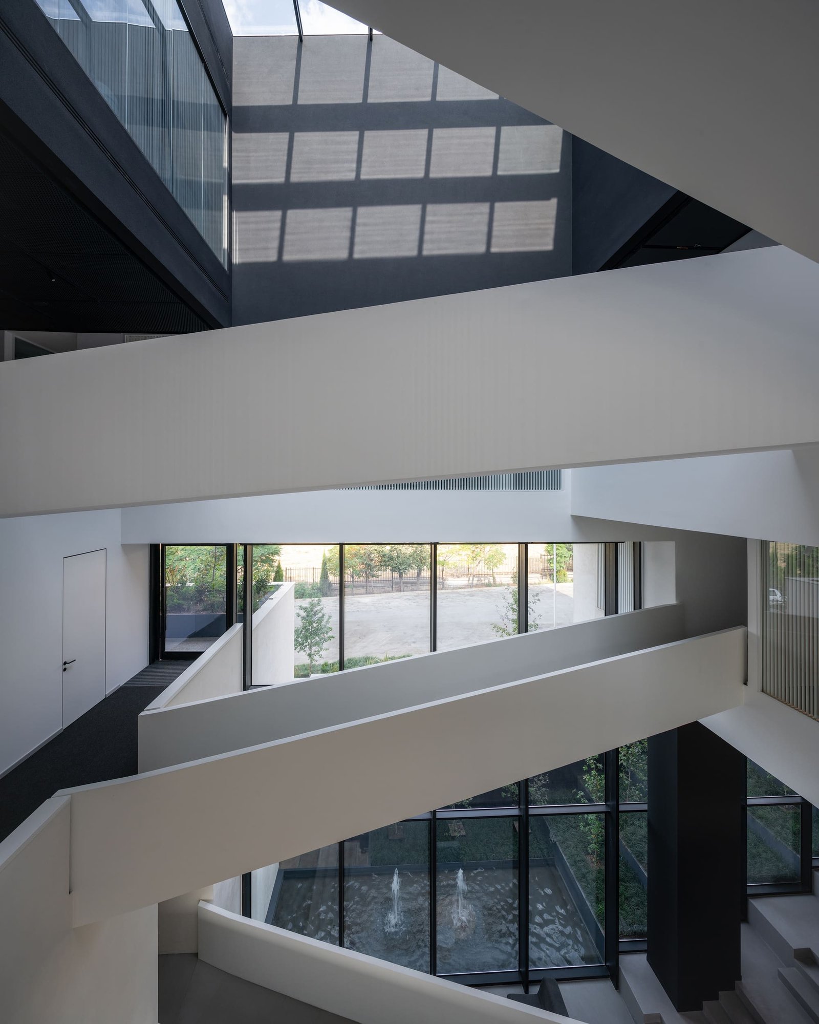NOIR_Office_Oficina_Rahyaft_Deed_Studio_AeB (8)