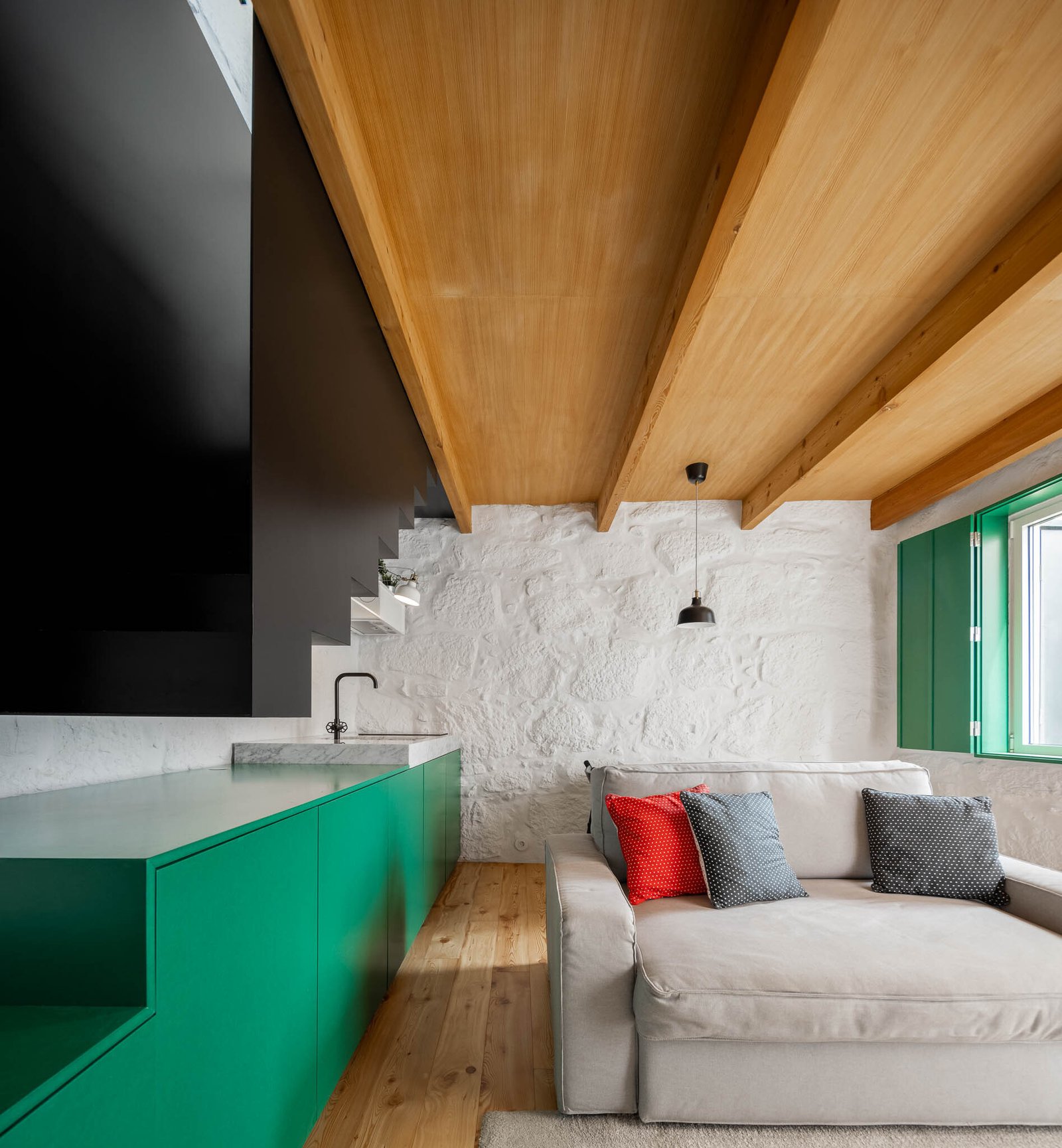 Covelo House no Porto com Arquitectura Spaceworkers e fotografia