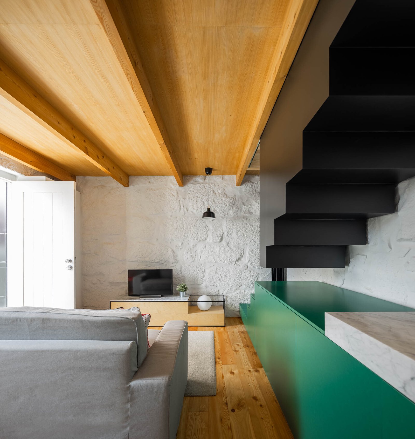 Covelo House no Porto com Arquitectura Spaceworkers e fotografia