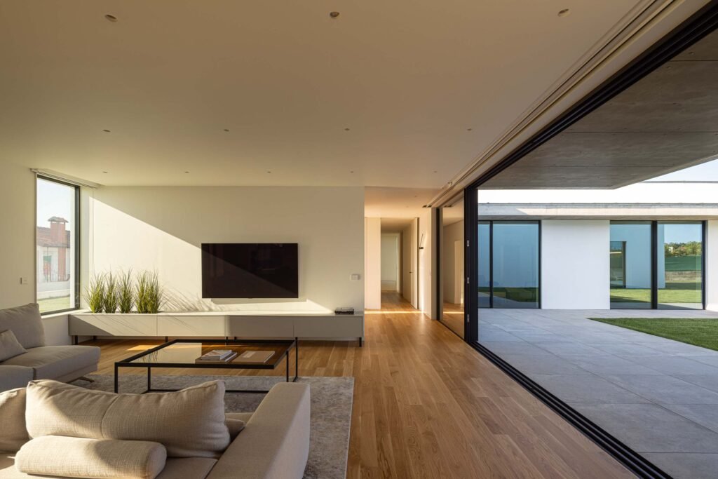 CS House com arquitetura WALLA e fotografia Ivo Tavares