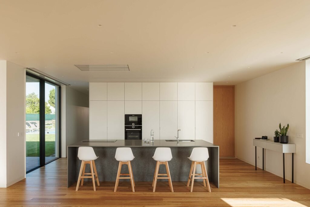 CS House com arquitetura WALLA e fotografia Ivo Tavares