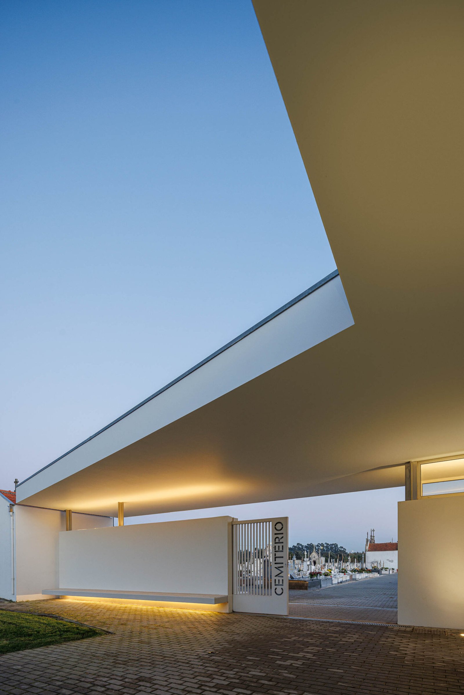 Casa Mortuária de Oliveirinha com arquitetura Sónia Cruz
