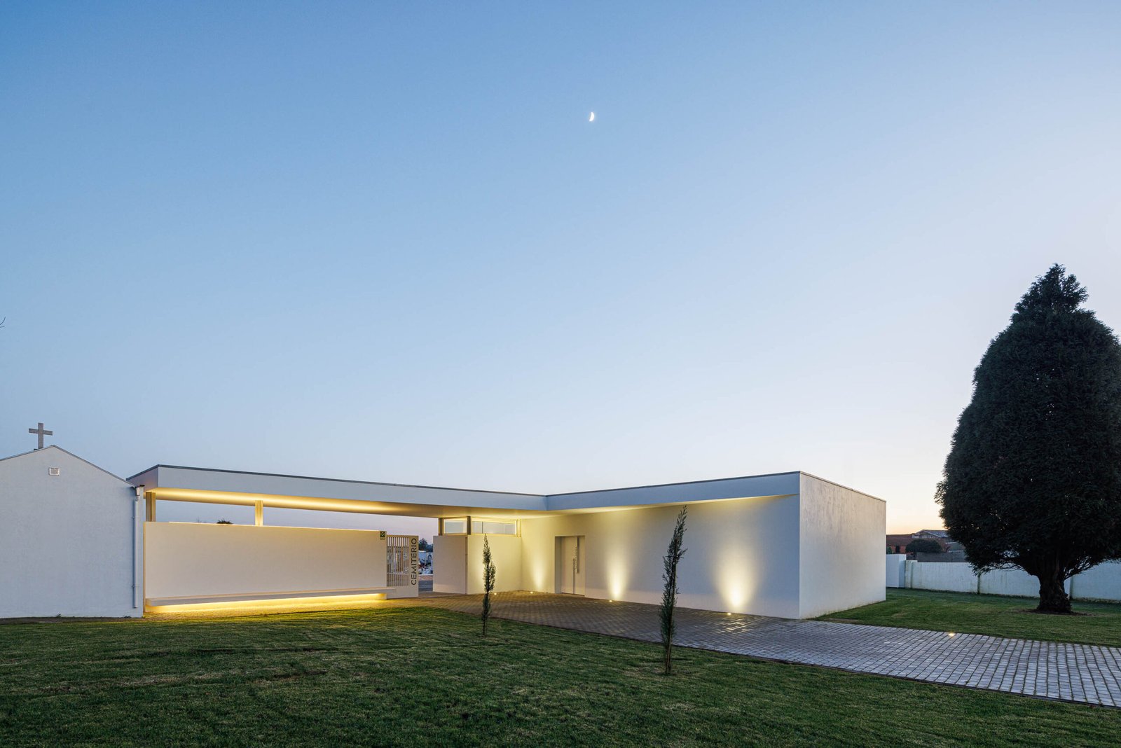Casa Mortuária de Oliveirinha com arquitetura Sónia Cruz