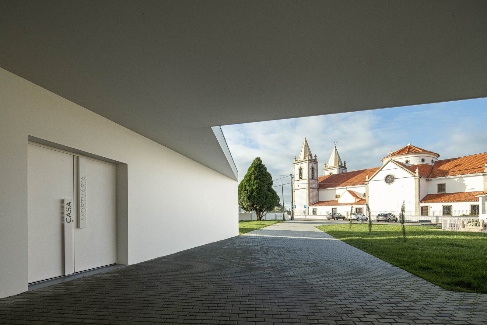 Casa Mortuária de Oliveirinha com arquitetura Sónia Cruz