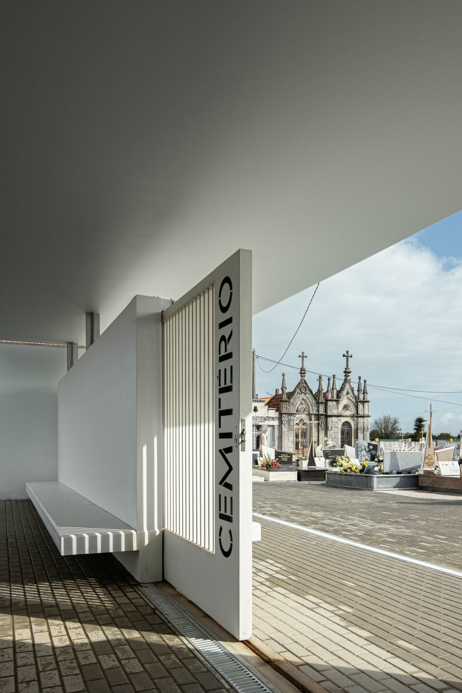 Casa Mortuária de Oliveirinha com arquitetura Sónia Cruz