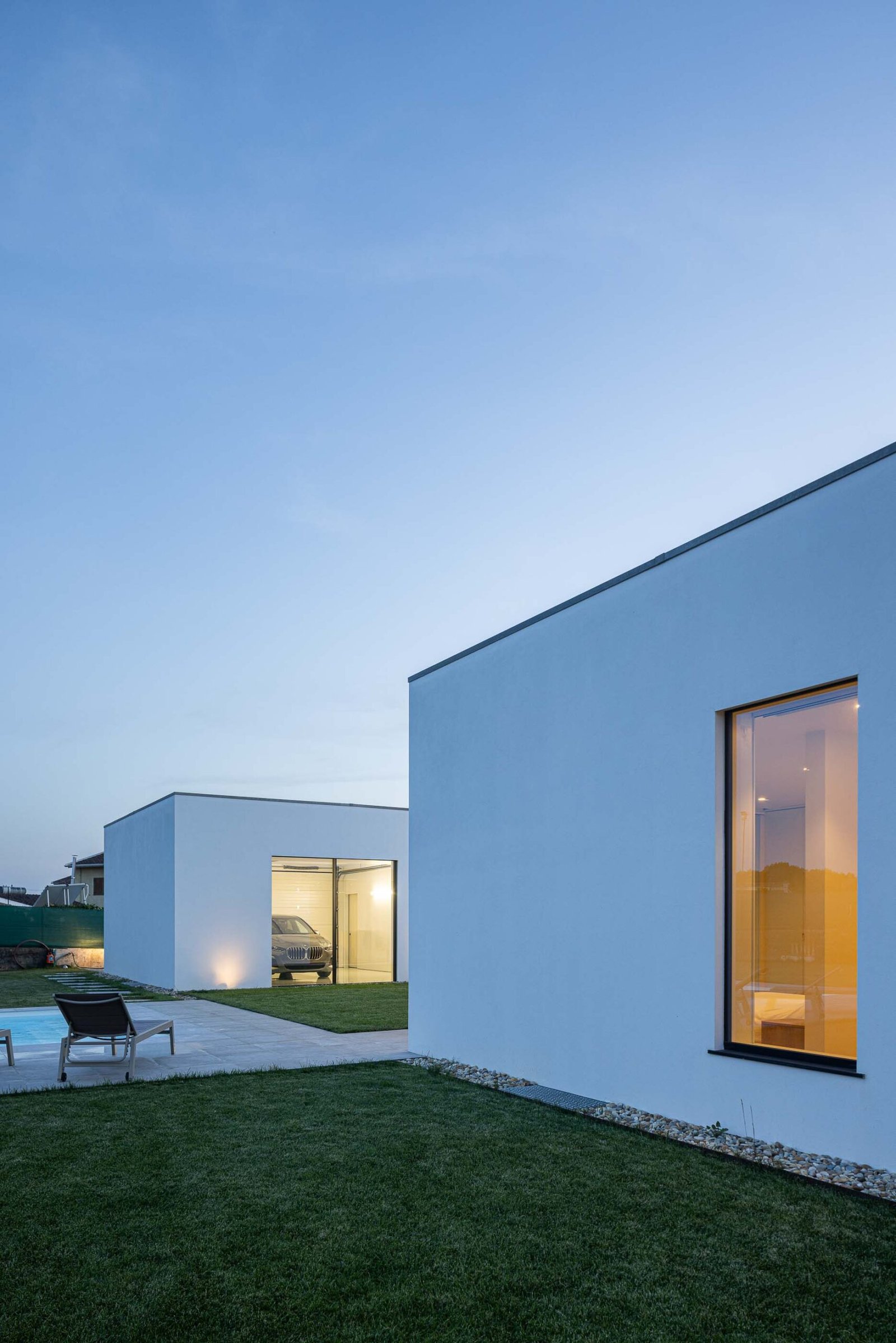 CS House com arquitetura WALLA e fotografia Ivo Tavares