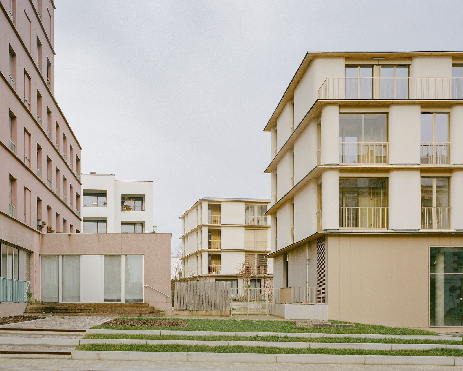 Atelier dArchitecture Ramdam + Palast &ndash; 81 Viviendas (Charles Bouchaib) (1)