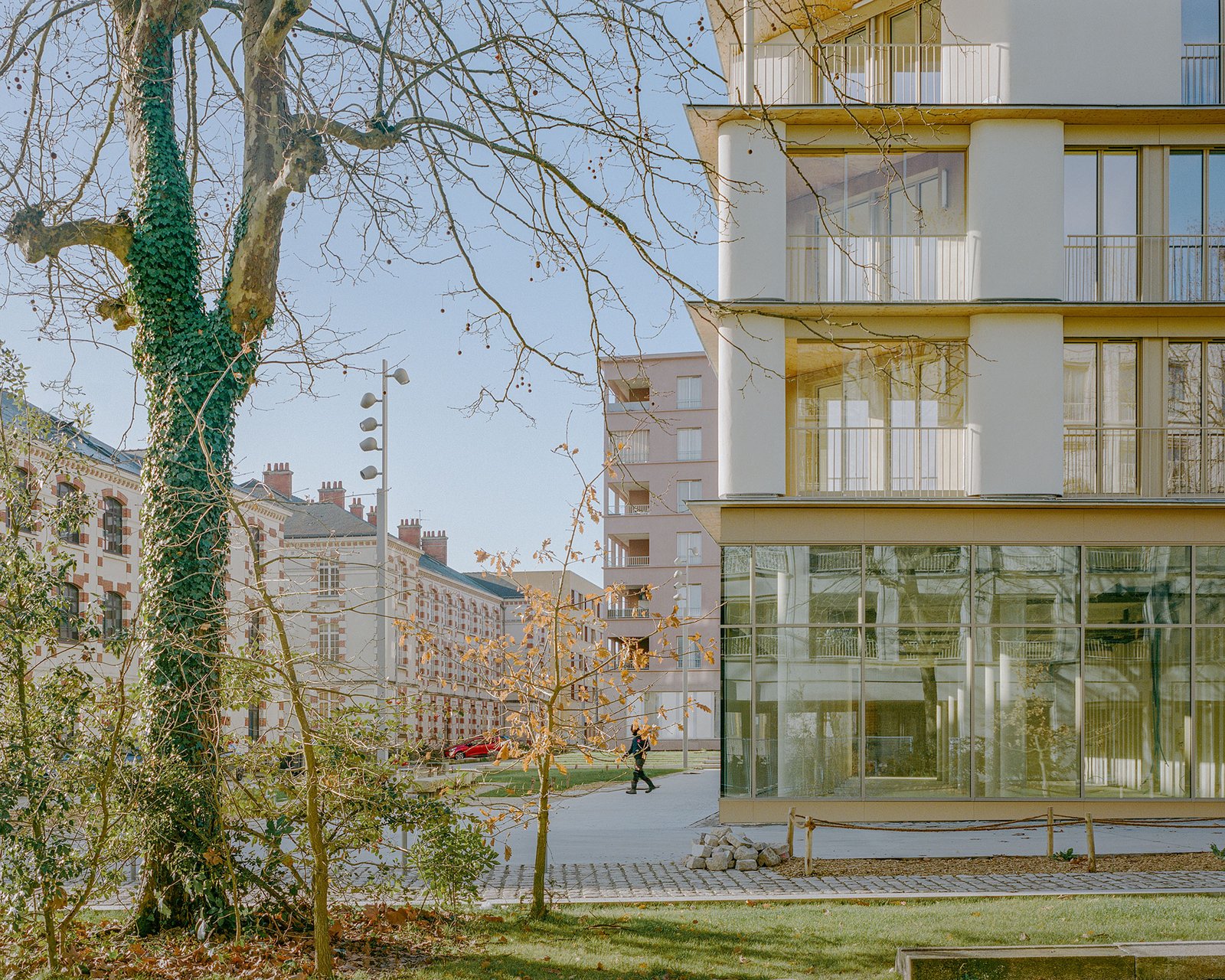Atelier dArchitecture Ramdam + Palast &ndash; 81 Viviendas (Charles Bouchaib) (13)