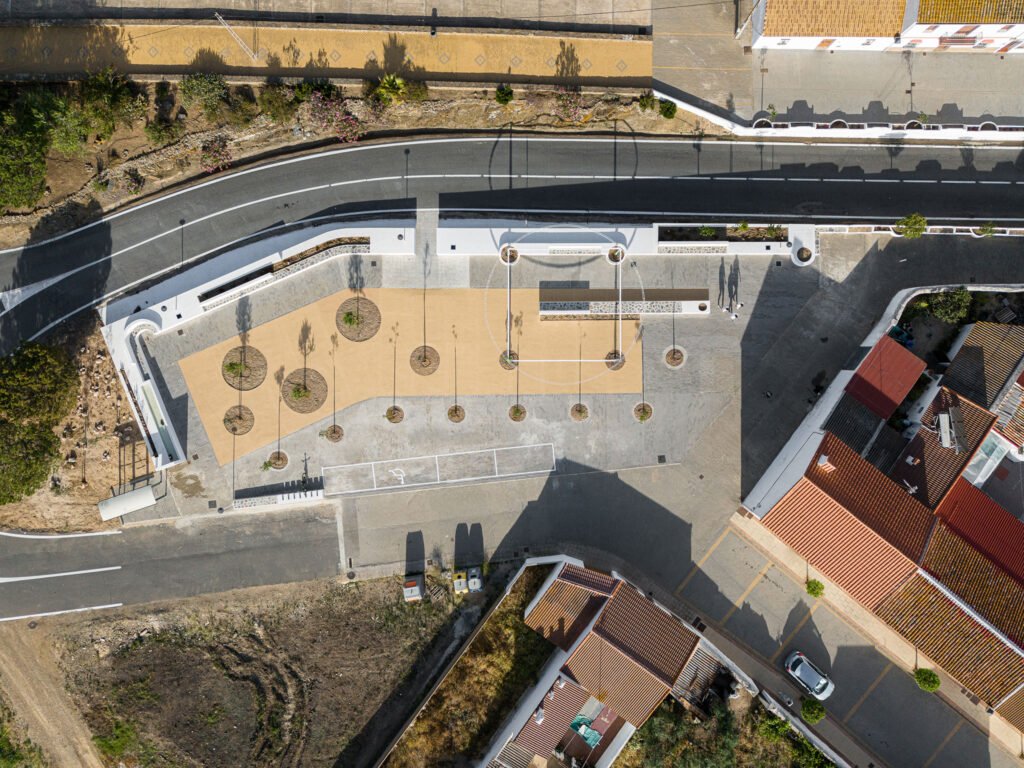 Estudio_Ventid&oacute;s_Sobre_las_cercas_estudio_veintid&oacute;s_AeB_Espa&ntilde;a (4)