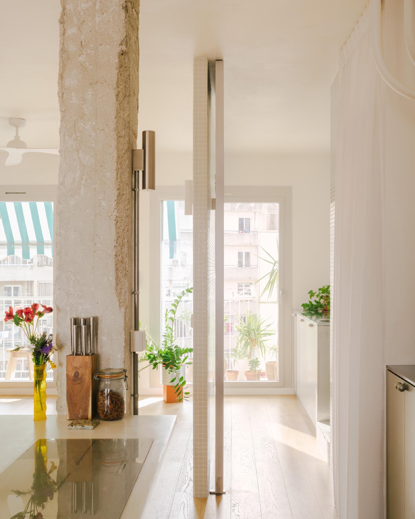 olivia-fauvelle-architecture-maxime-verret-apartment-renovation (1)