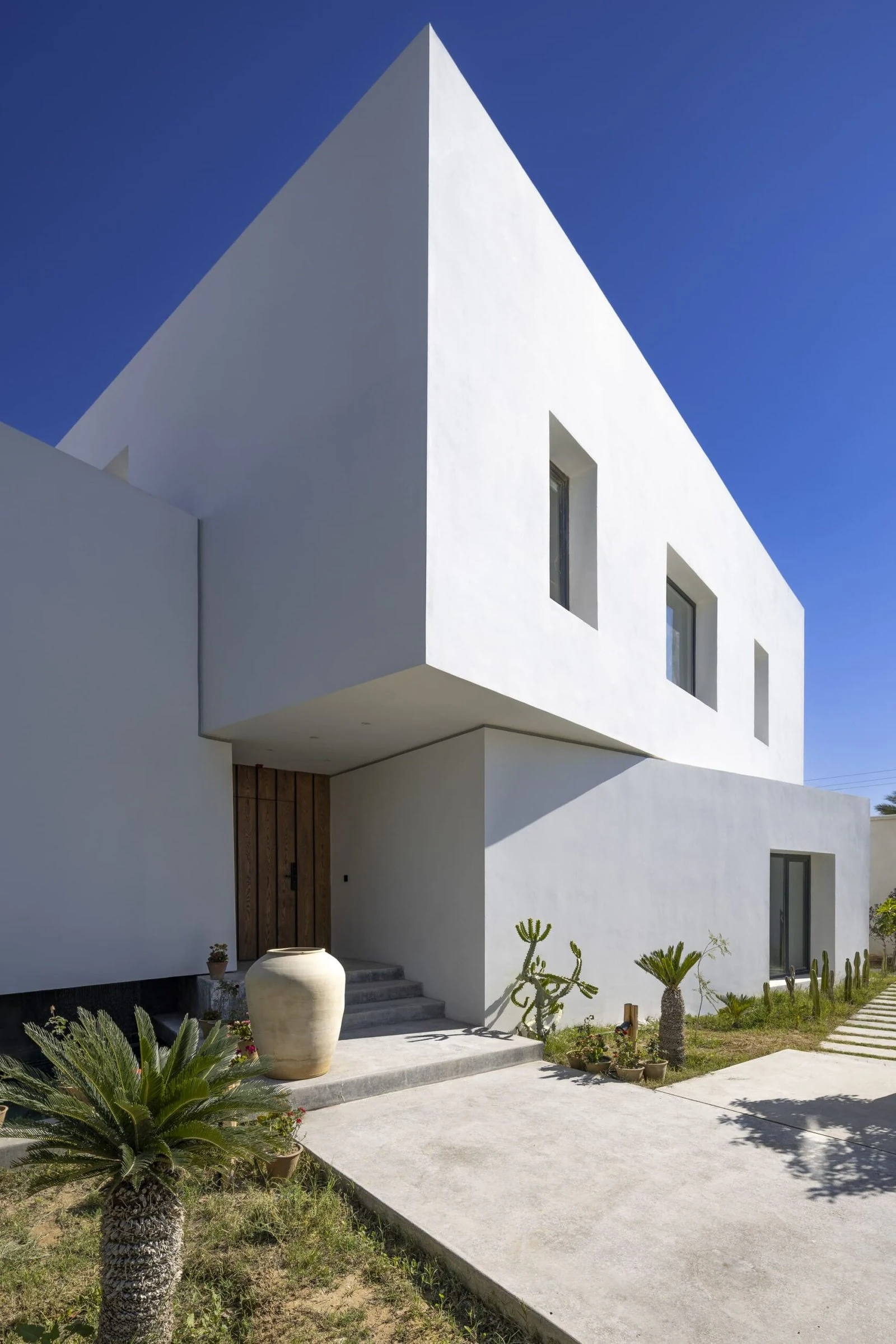 Esquina de los cubos blancos de la vivienda de Villa 144, de Lin3rd Architects